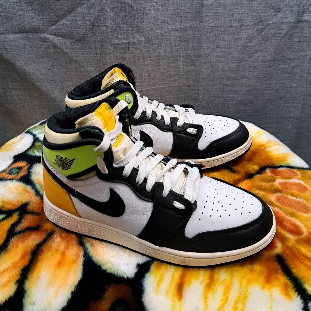 %Air Jordan 1 Retro High White Volt Size GS 6Y / 7.5 Women AJ24 - Picture 2 of 12